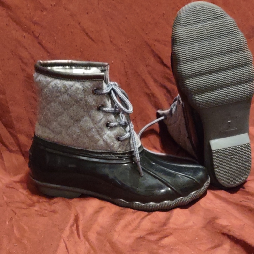 Quilted Lace-Up Winter Boots - Black and Gray